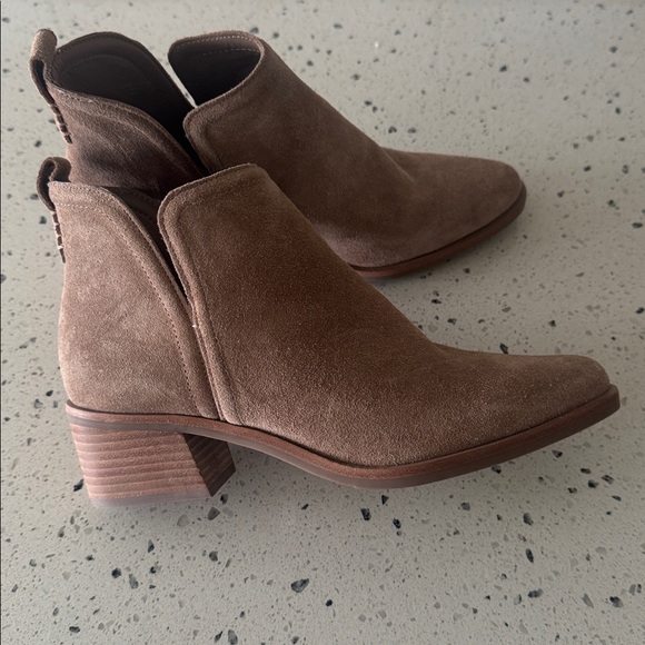 Gianni Bini Caffery Piazza Taupe Suede Ankle Booties Casual Women’s Size 6 NWOB - Picture 1 of 14